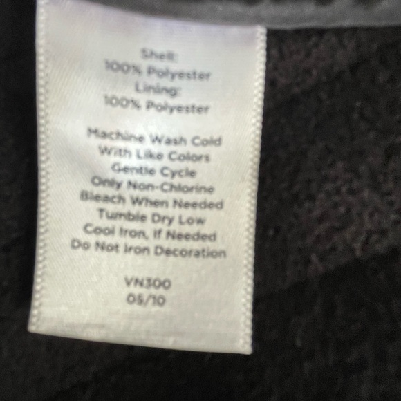 Sleeveless blazer/vest w corduroy collar; striking buttons/pockets detail - Picture 5 of 6